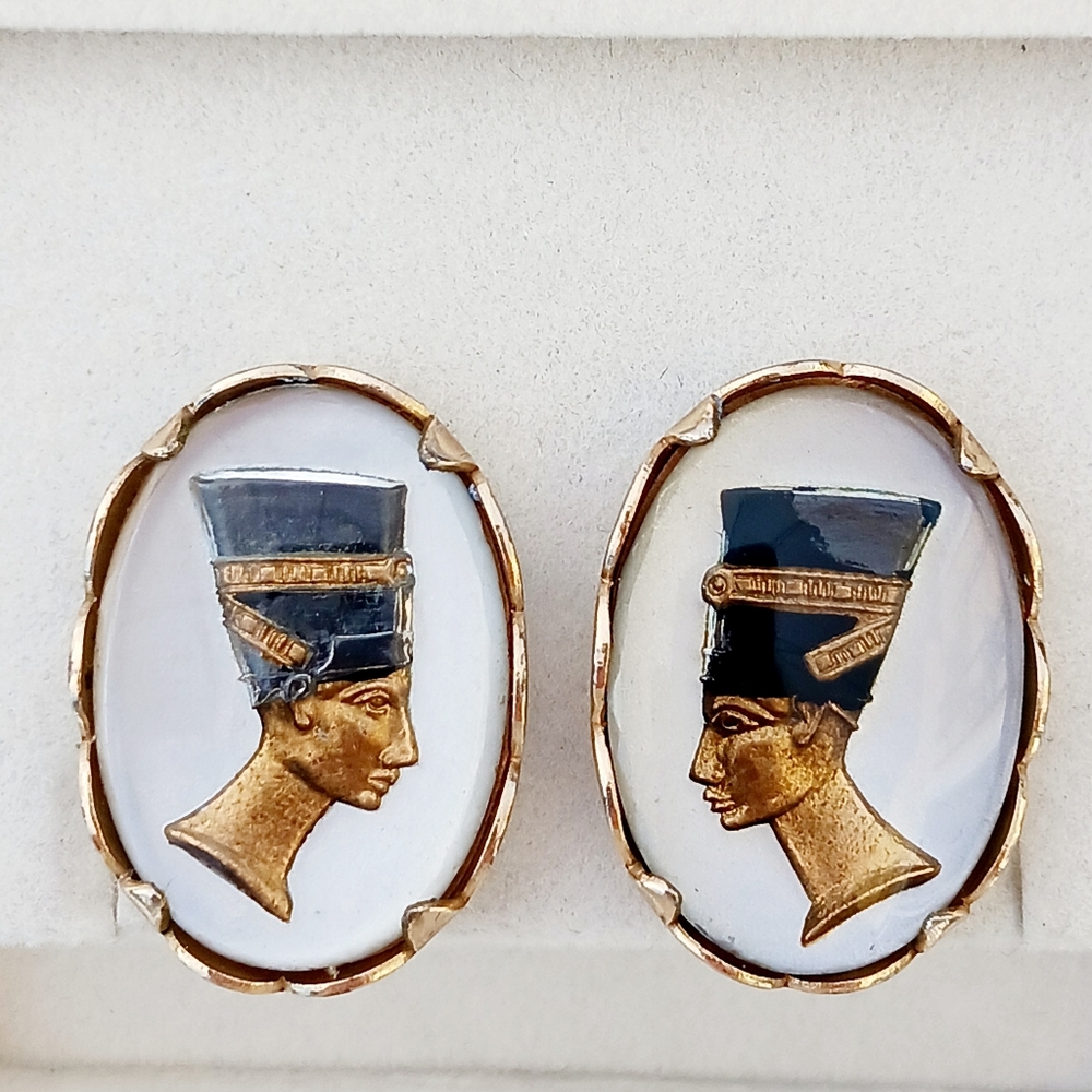 Vintage Egyptian Queen Nefertiti Earrings Goldtone White Black Cabochons Clip